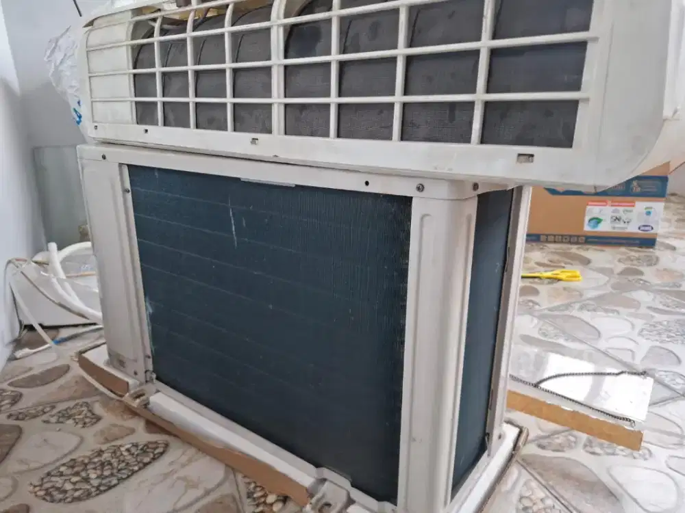 Ac 1 pk AQUA - bekas bongkaran rumah, indor dan outdoor bonus akrilik