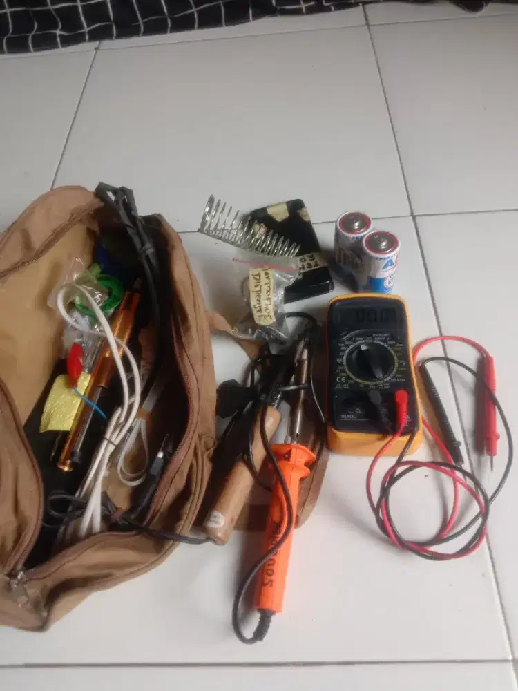 Alat servis elektronik