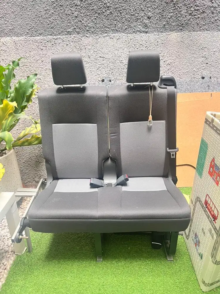 Jok belakang hiace premio