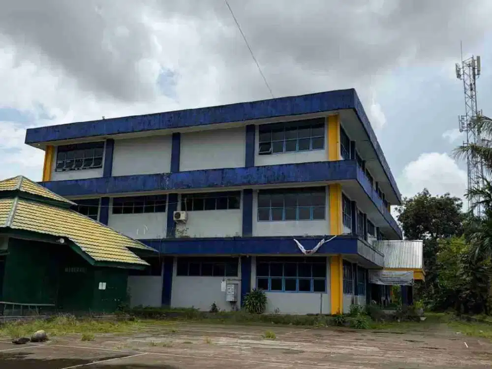 Dijual Gedung Bekas kampus masih terawat di Makassar