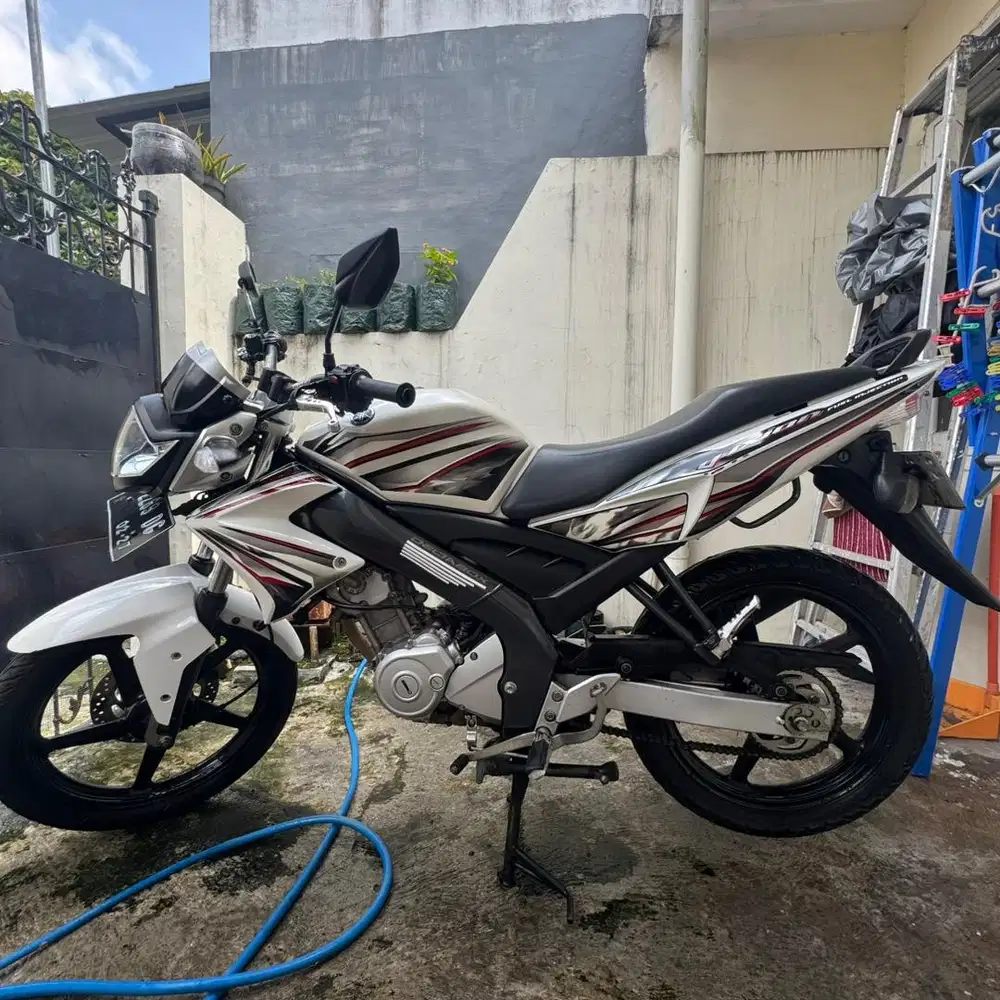 Vixion gen old 2012 putih