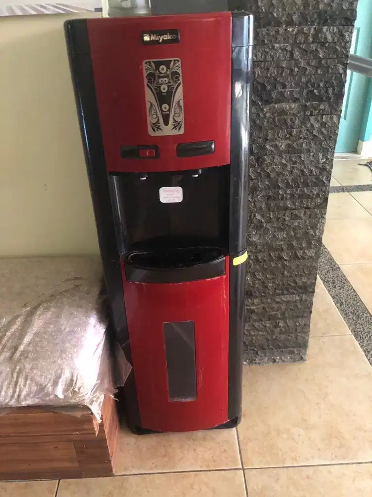 Dispenser galon bawah merk miyako