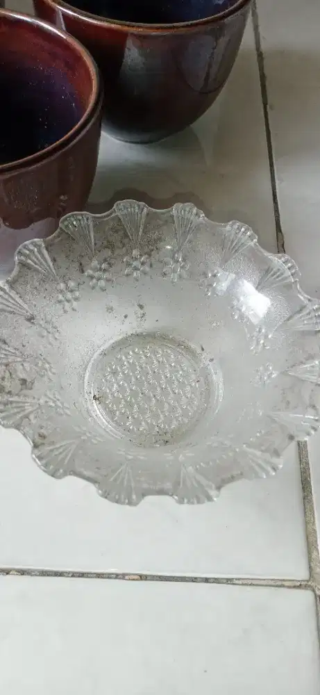 Seloci Keeamik coklat dan pecah brlah