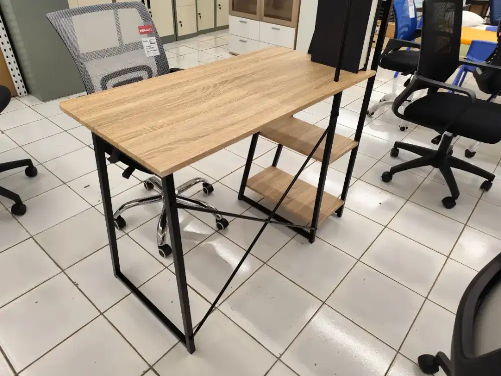 Meja belajar minimalis