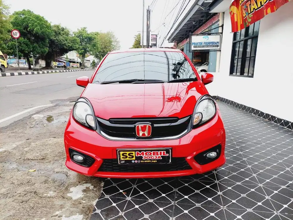 Dp 10jt. HONDA BRIO SATYA E 2016 Manual Merah