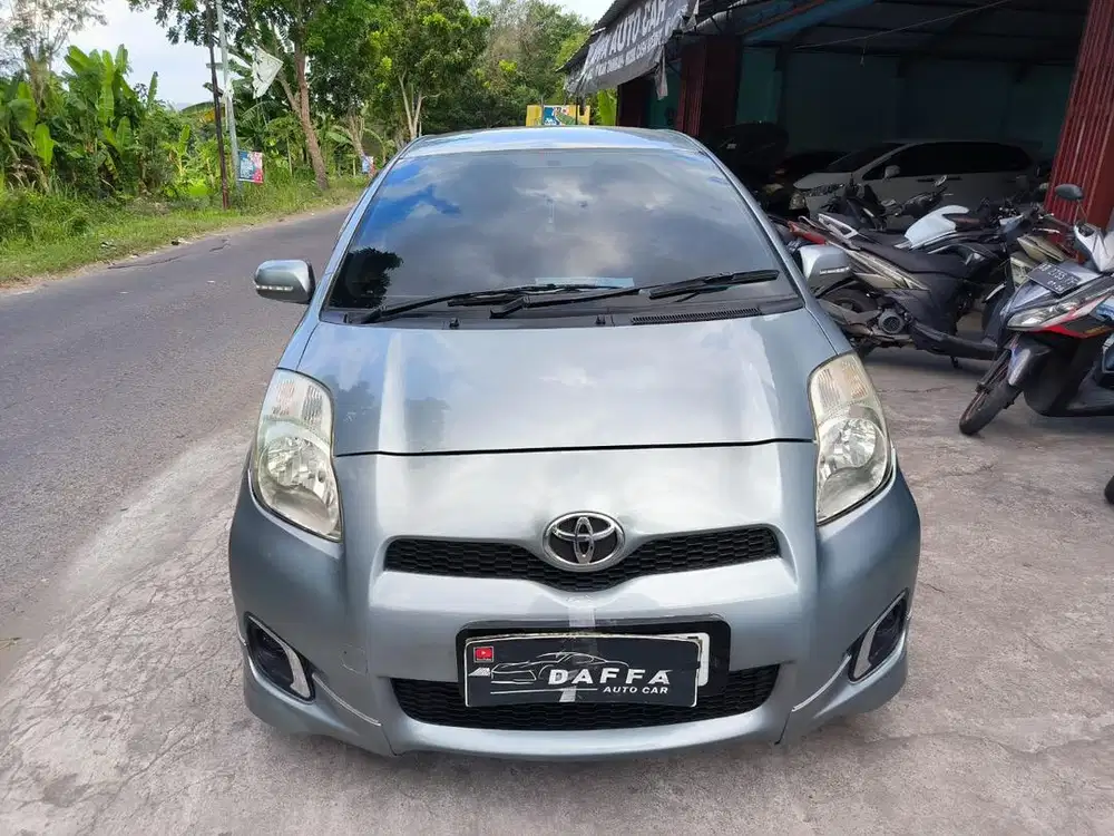 Dp 10jt. TOYOTA YARIS E 2013 Matic Abu