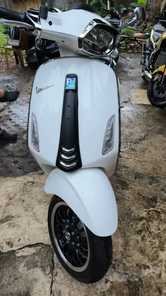 JUAL VESPA SPRINT ABS IGET 2020 KM 20 RB