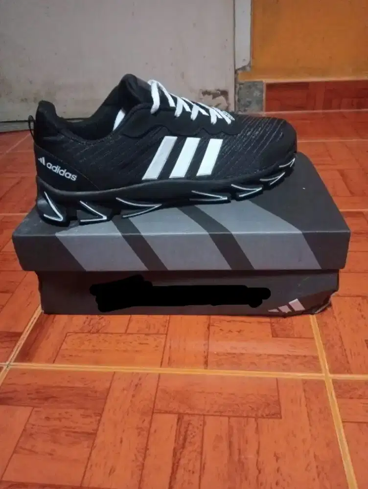Adidas Spring blade BNIB