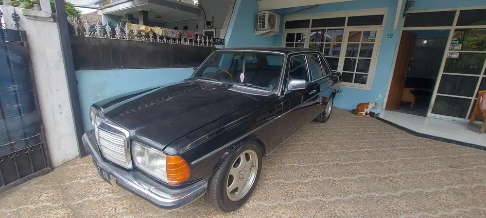 Mercedes-Benz E280 1981 Bensin