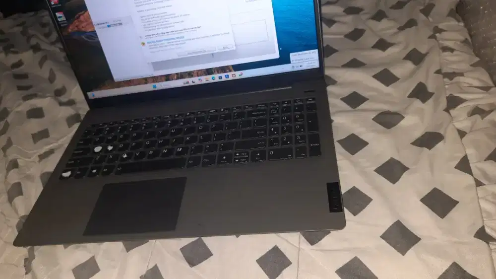 Lenovo ip 5 Ryzen 7 4800u,ram 8gb ,vga radeon, SSD 512