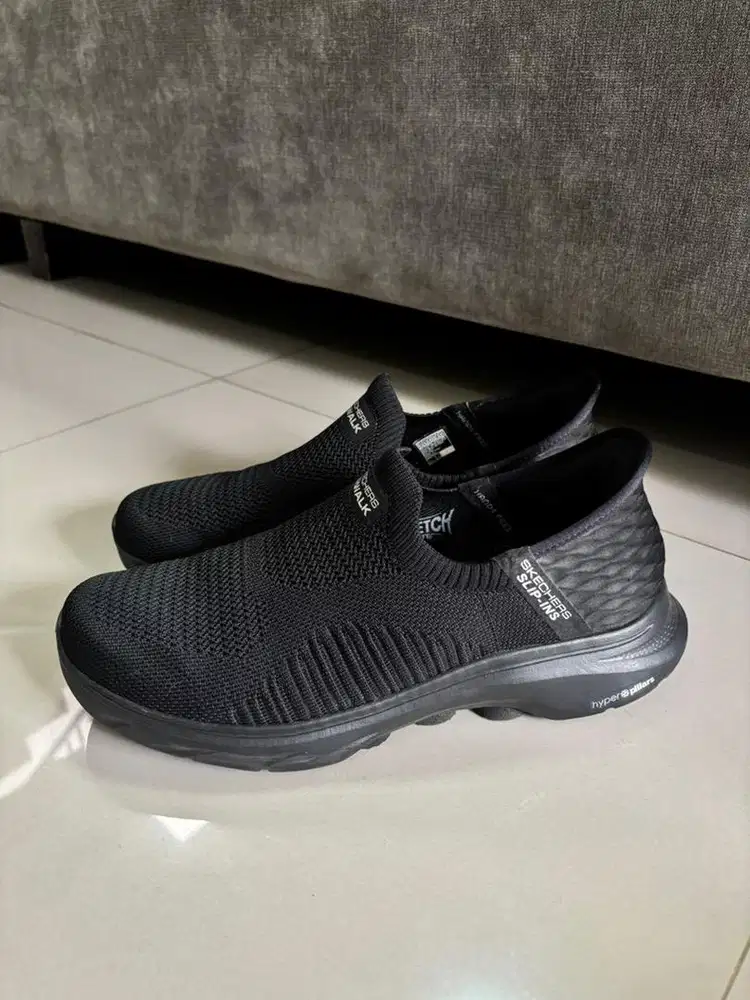 Preloved Skechers Slip-Ins Go Walk 7 in Black