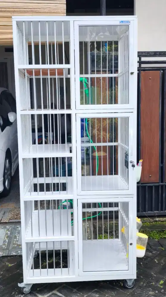 Rumah Kucing / Kandang Kucing Bersih Dan terawat