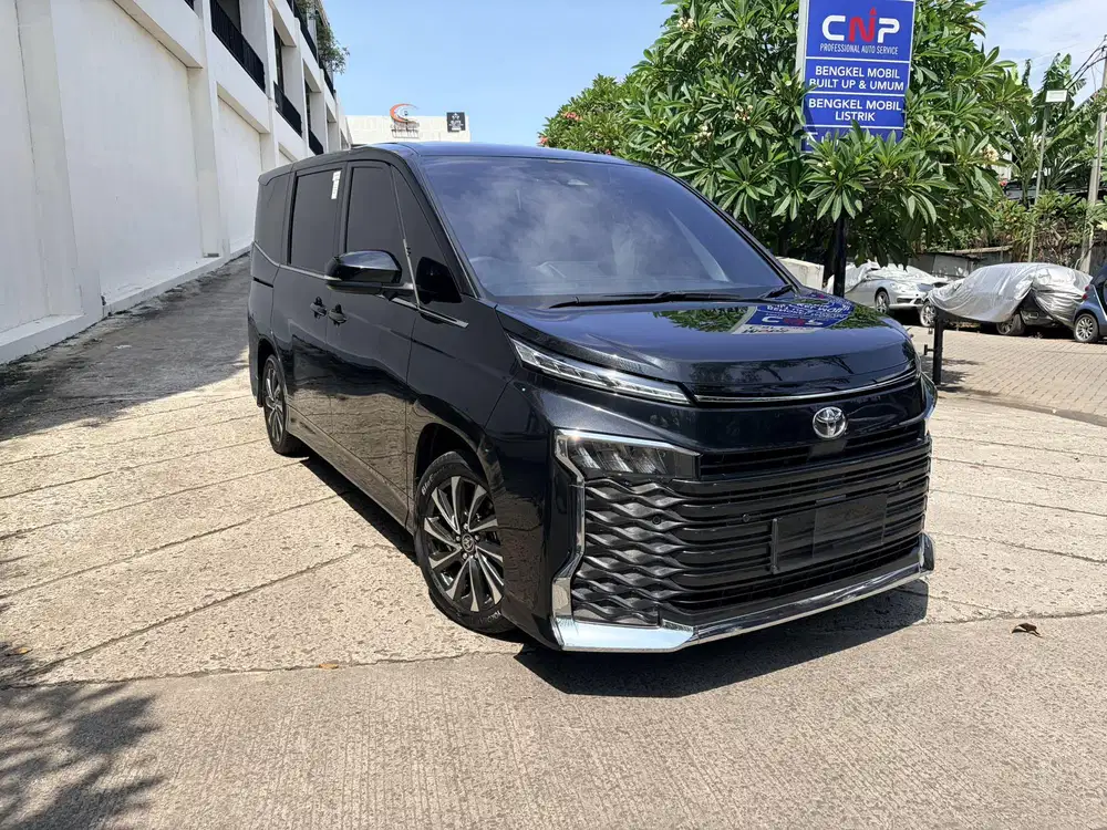 Toyota Voxy TSS 2023