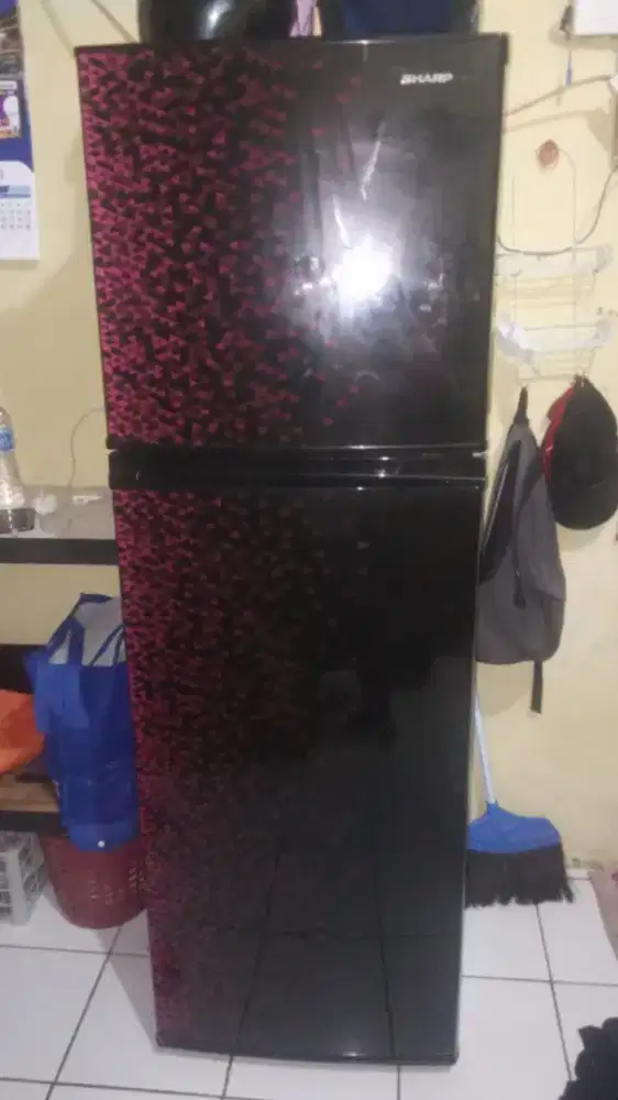 SHARP Kulkas 2 Pintu Low Watt SJ-316MG-GR (256 Liter)