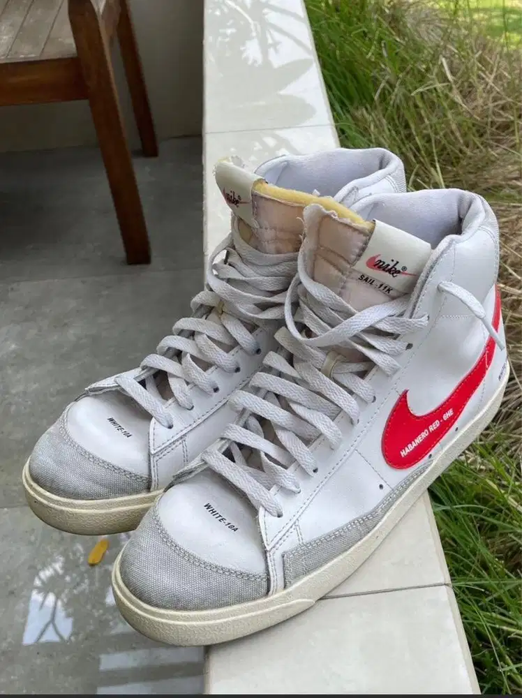 Preloved sepatu Nik* mid blazer 77