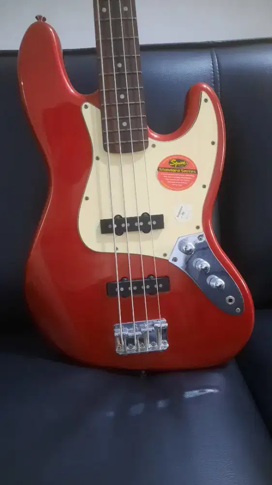 Squier Jazz Bass buatan Indinesia