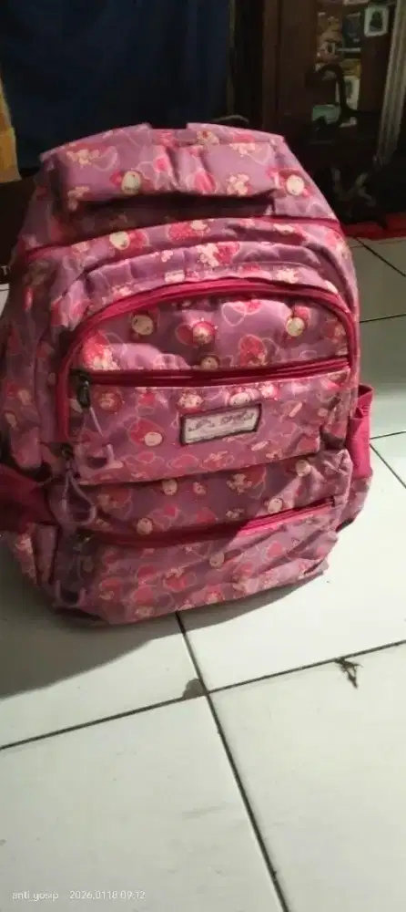 Tas sekolah anak perempuan