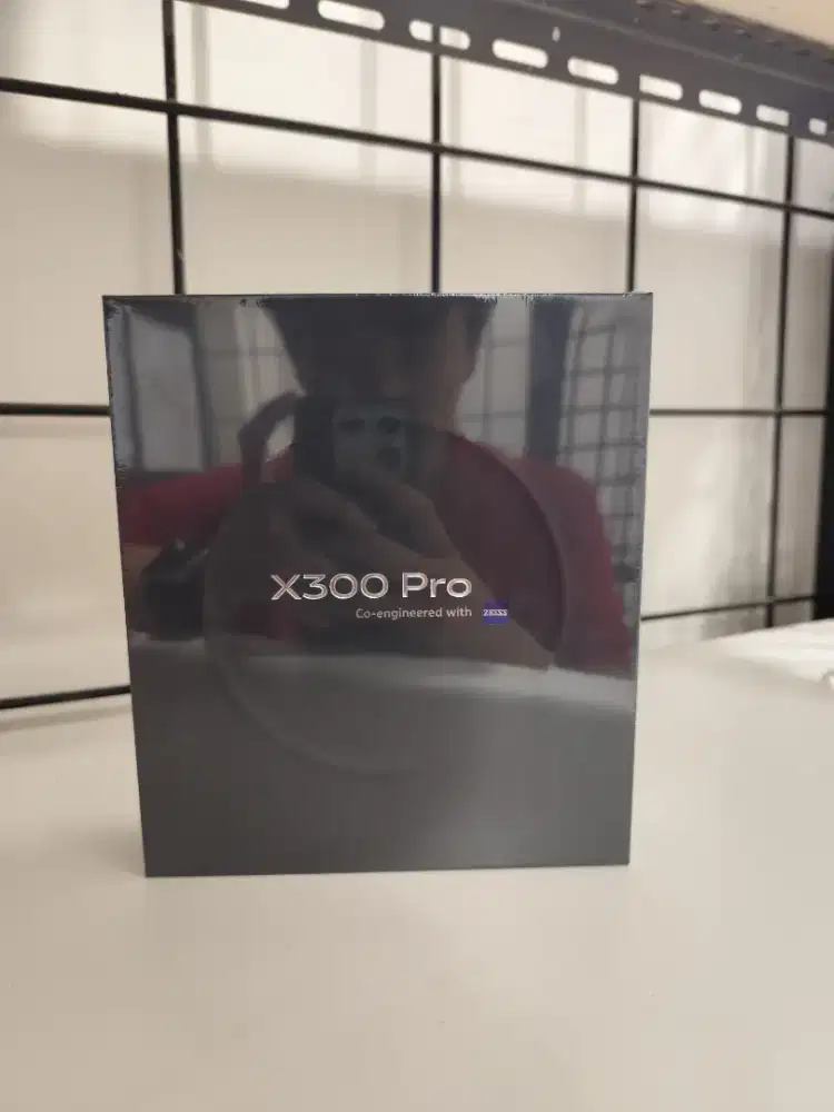 Vivo X300 Pro 16/512 Brown, barang masih segel & garansi resmi indo.