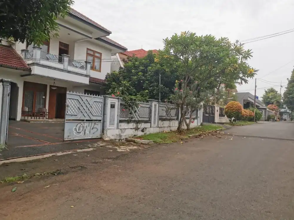 Di Jual Rumah Pertukangan Jakarta Selatan