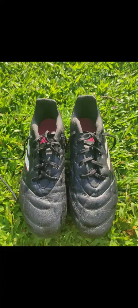 sepatu bola adidas