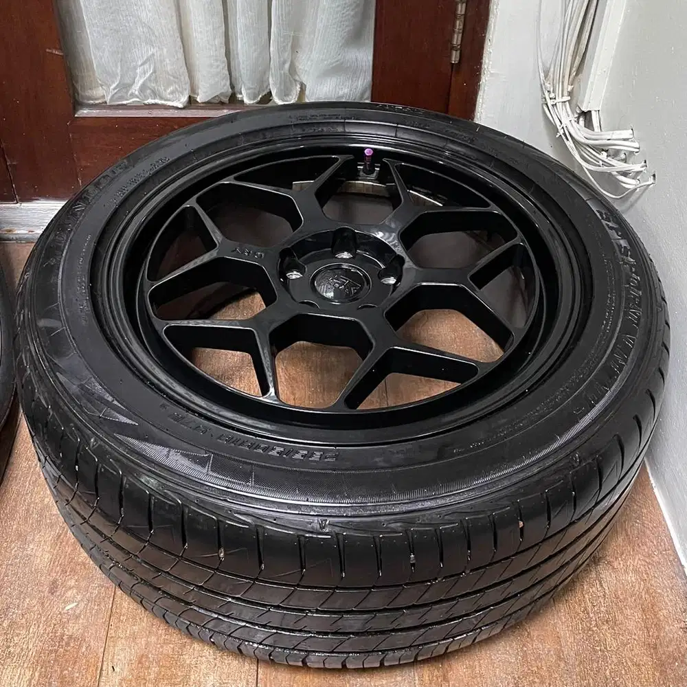 Velg HSR GRY R18 Ban Dunlop LM705