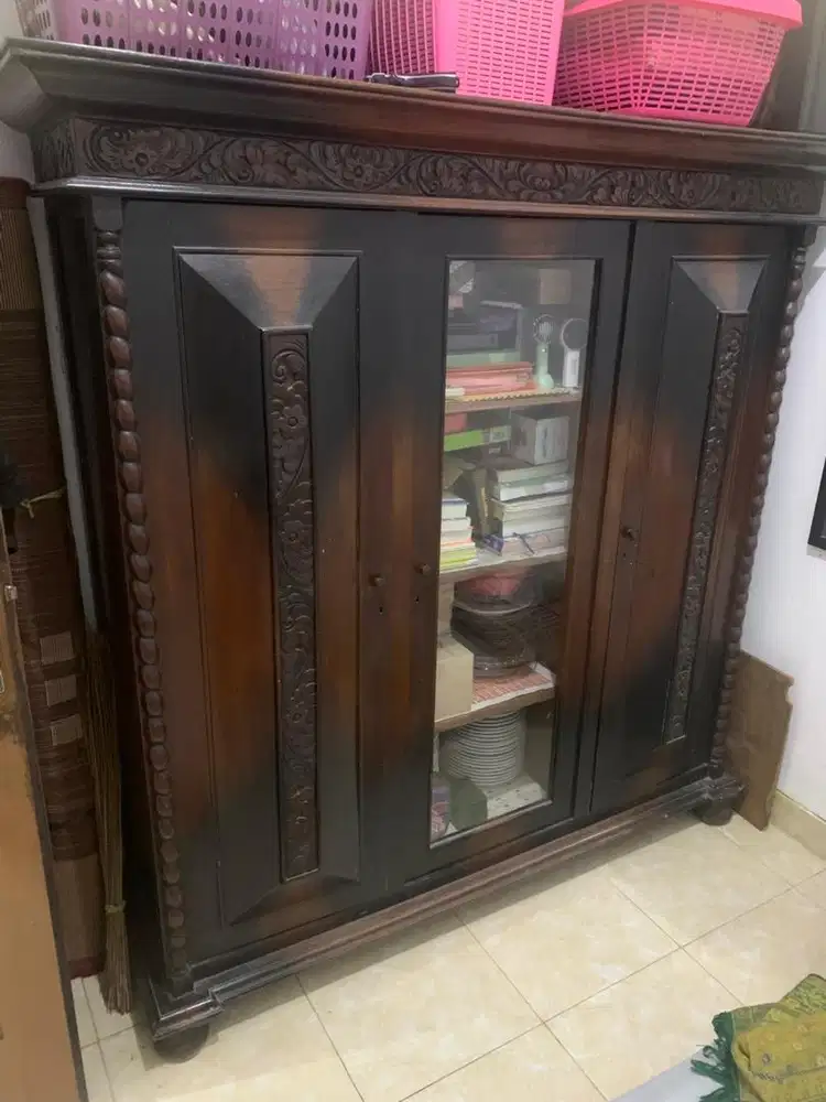 Jual almari antik