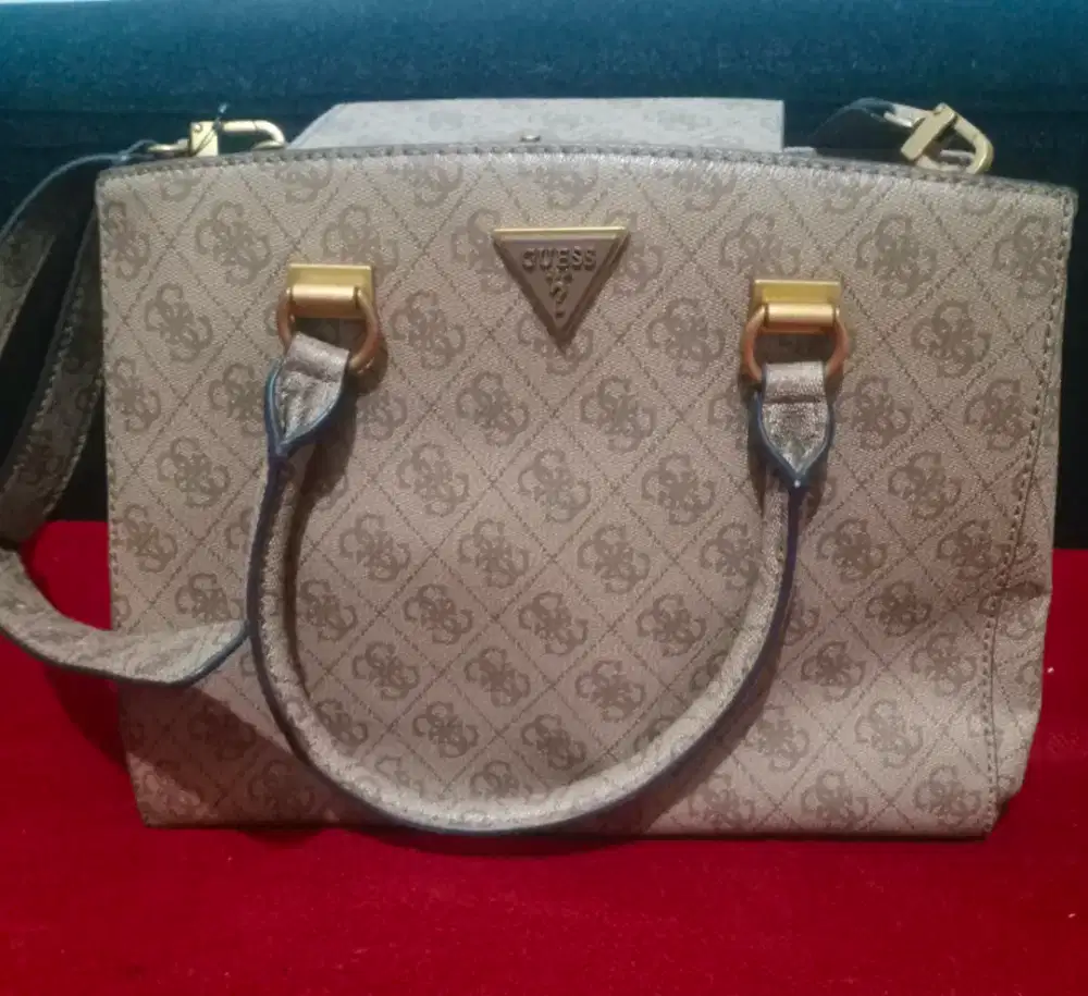 Tas Wanita Merk GUESS
