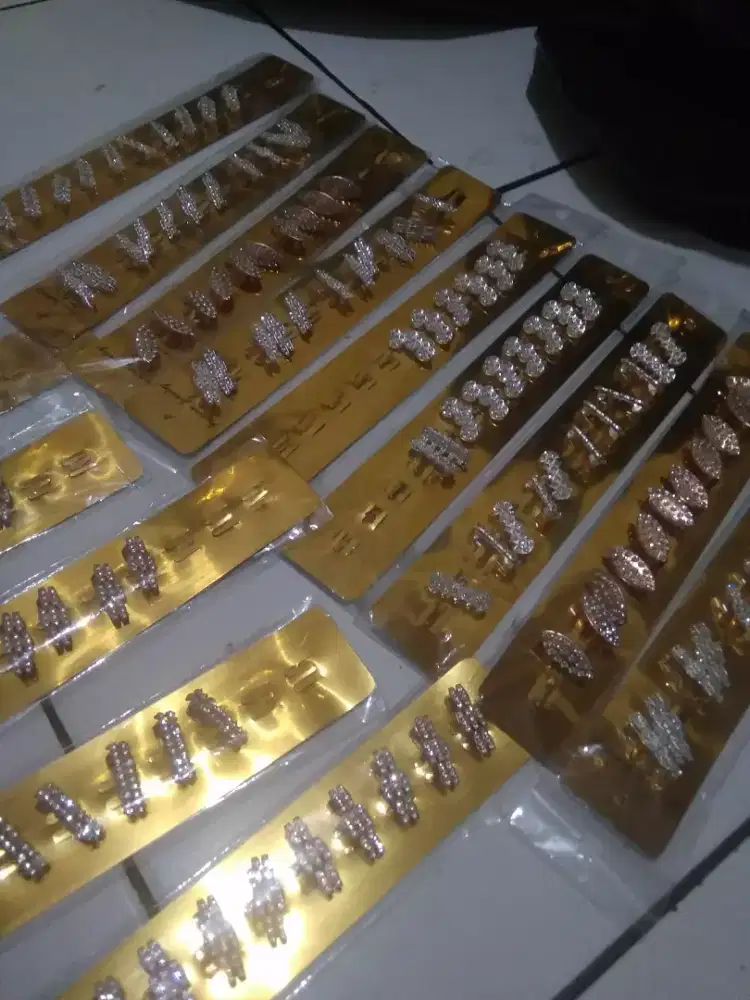 Diborong aja semua, Bros dagu, jepitan rambut anak,karet jepang