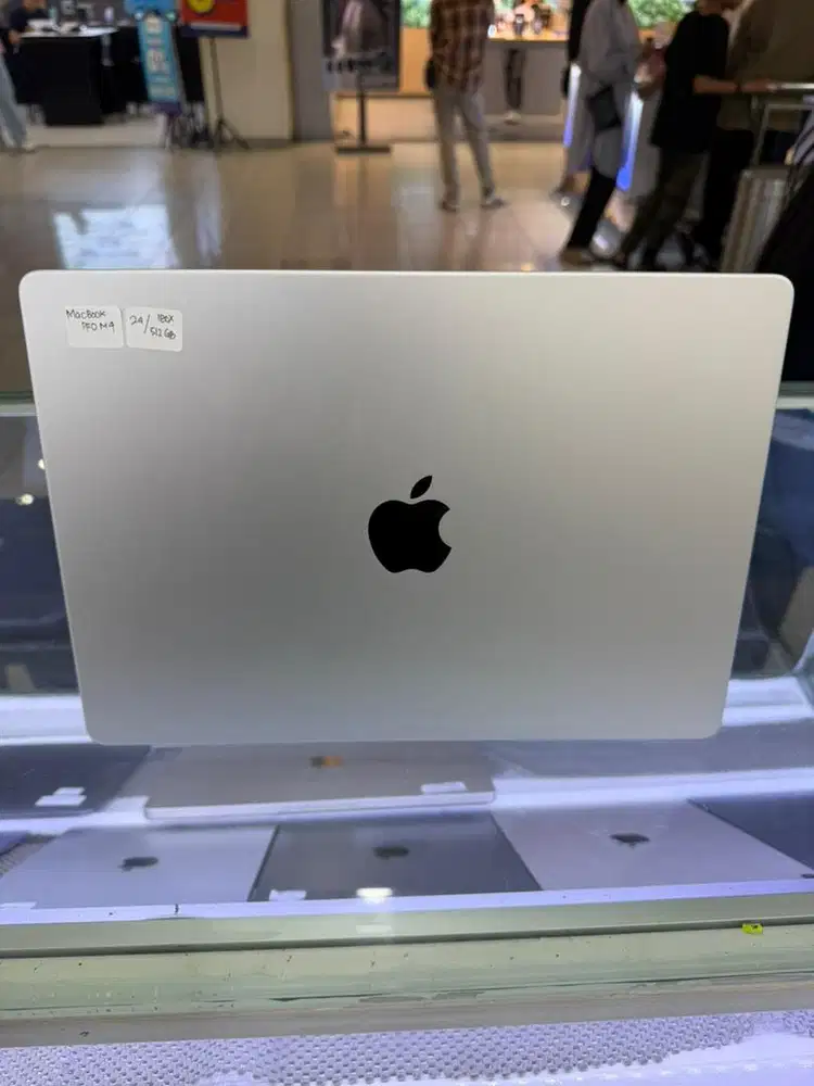 Macbook Pro M4 2024 24/512 14inch iBox fullset ori grnsi on des 2026