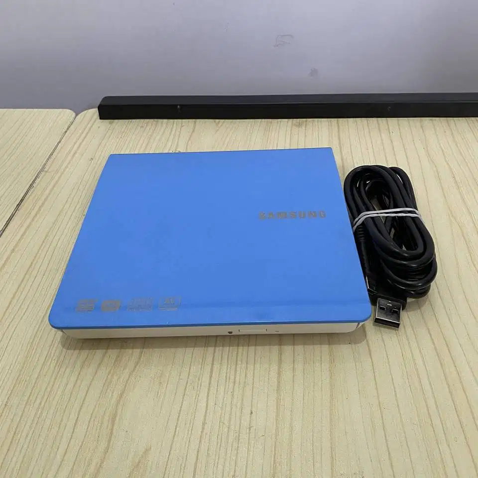 Drive eksternal portabel Samsung dan LG bisa baca CD/DVD dan burning