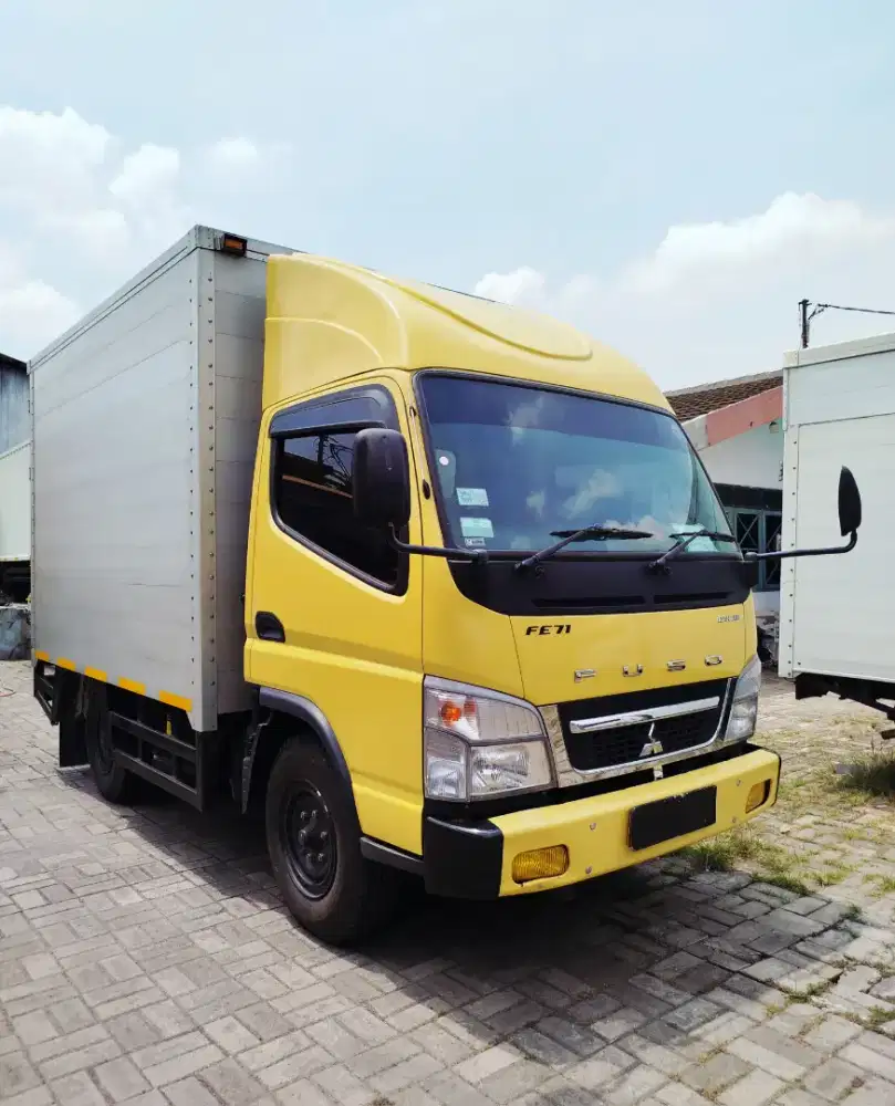 MITSUBISHI COLT DIESEL CANTER 4 BAN BOX KONDISI ISTIMEWA SEPERTI BARU