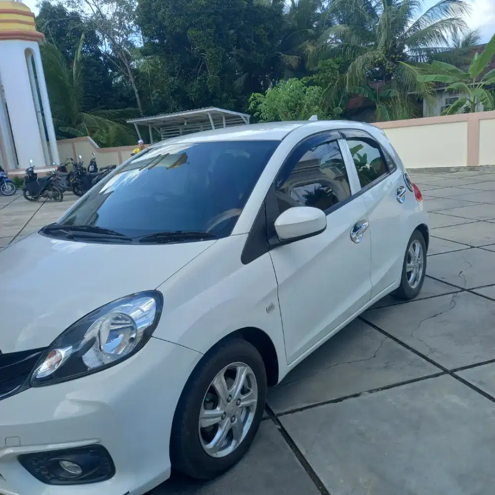 Di jual mobil brio tipe E