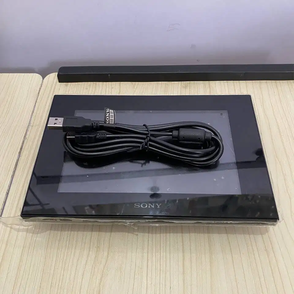 Sony Digital Photo Frame unit dan kabel gambling