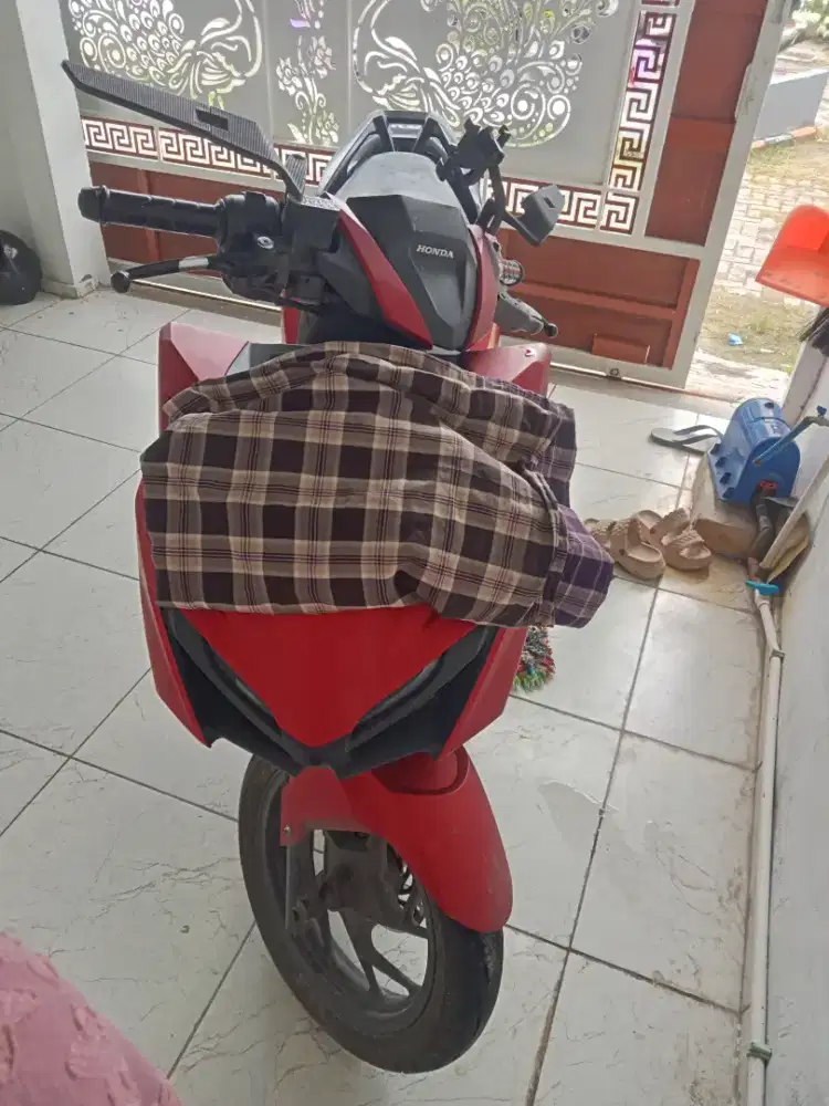 Vario 160 CBs merah dove
