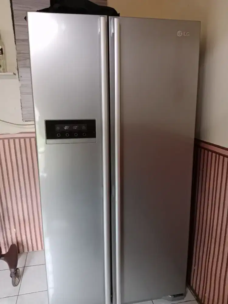 Kulkas LG side by side