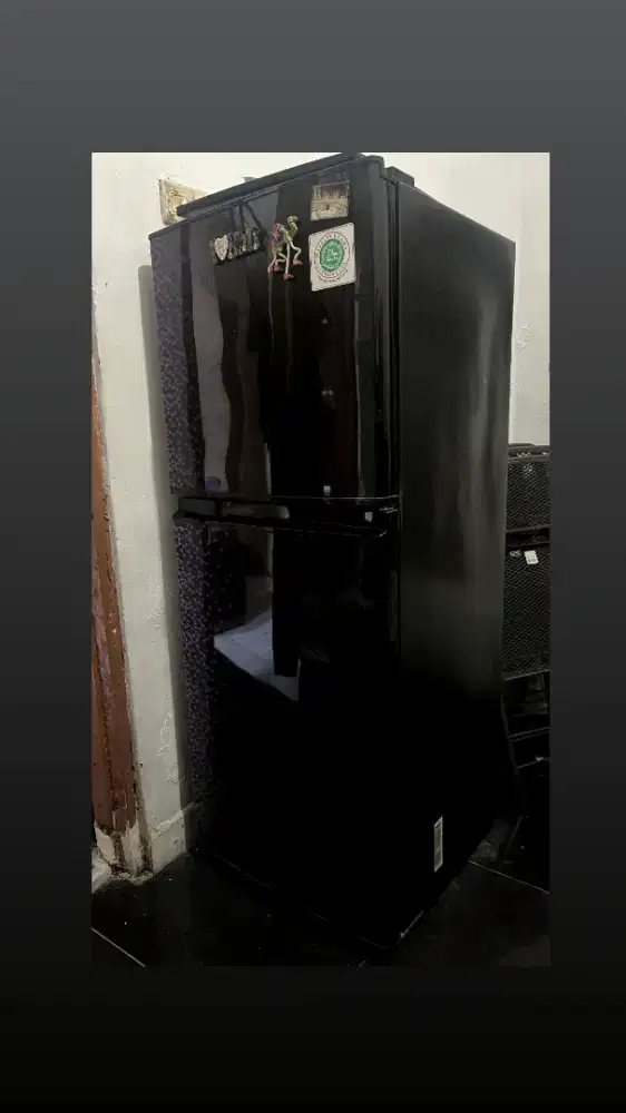 Lemari Es/kulkas 2 pintu sharp