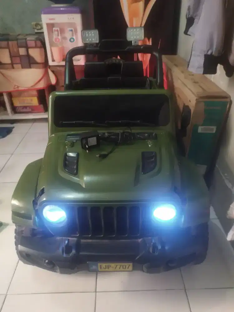 Mobil aki maenan anak