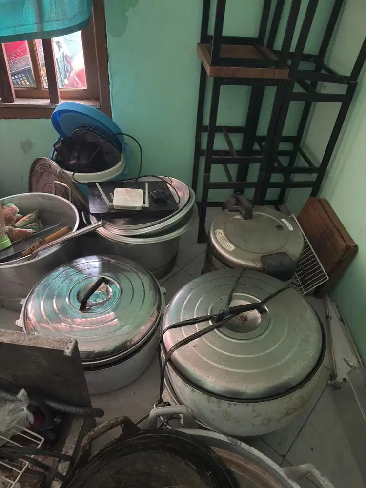 Perlengkapan cattering wajan penanak nasi termos dll