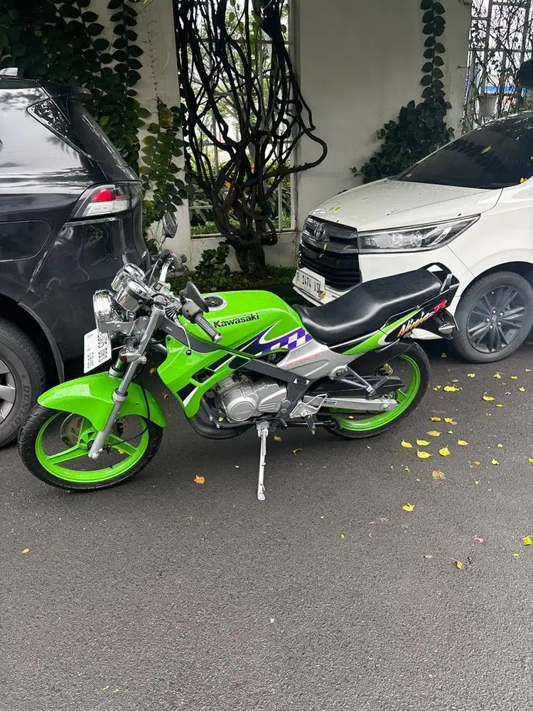 Kawasaki Ninja R mulus cocok utk anak muda keren
