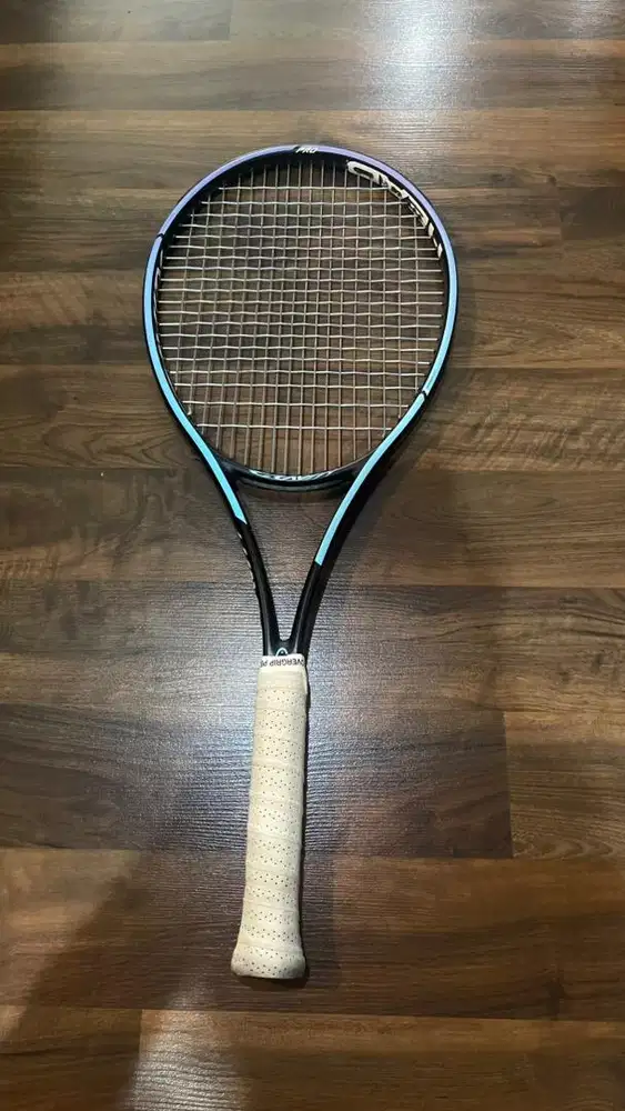 Raket tenis merk Head Gravity pro