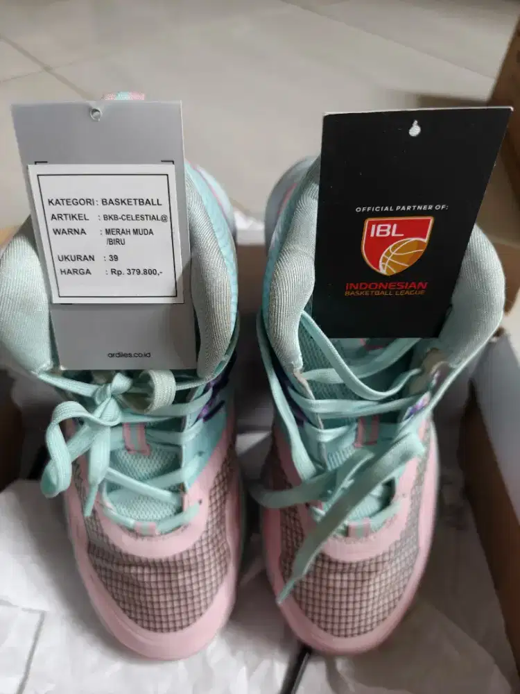 Sepatu basket Ardiles