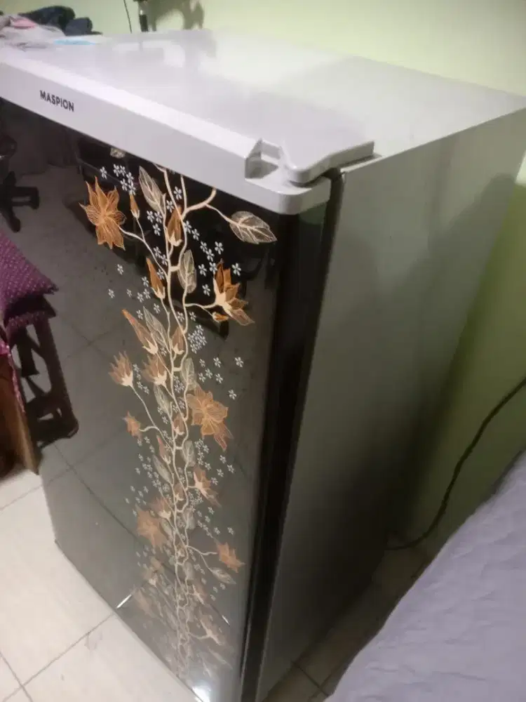 Kulkas 1 pintu POLYTRON