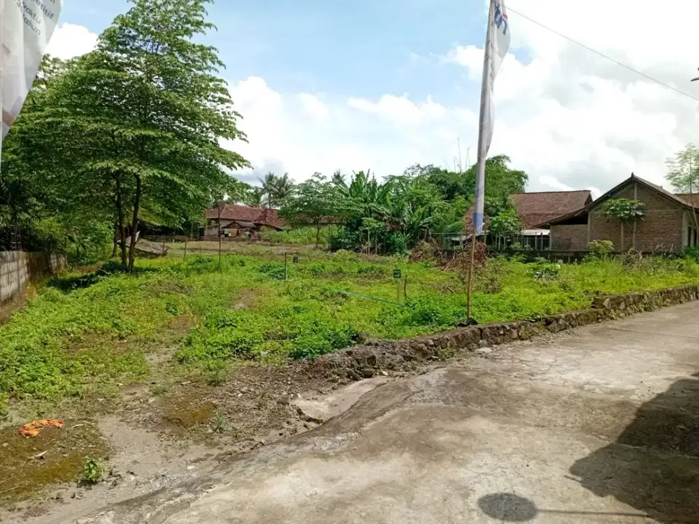 Beli Tanah Bonus Rumah !! Bisa Dicicil Utara Pasar Seyegan