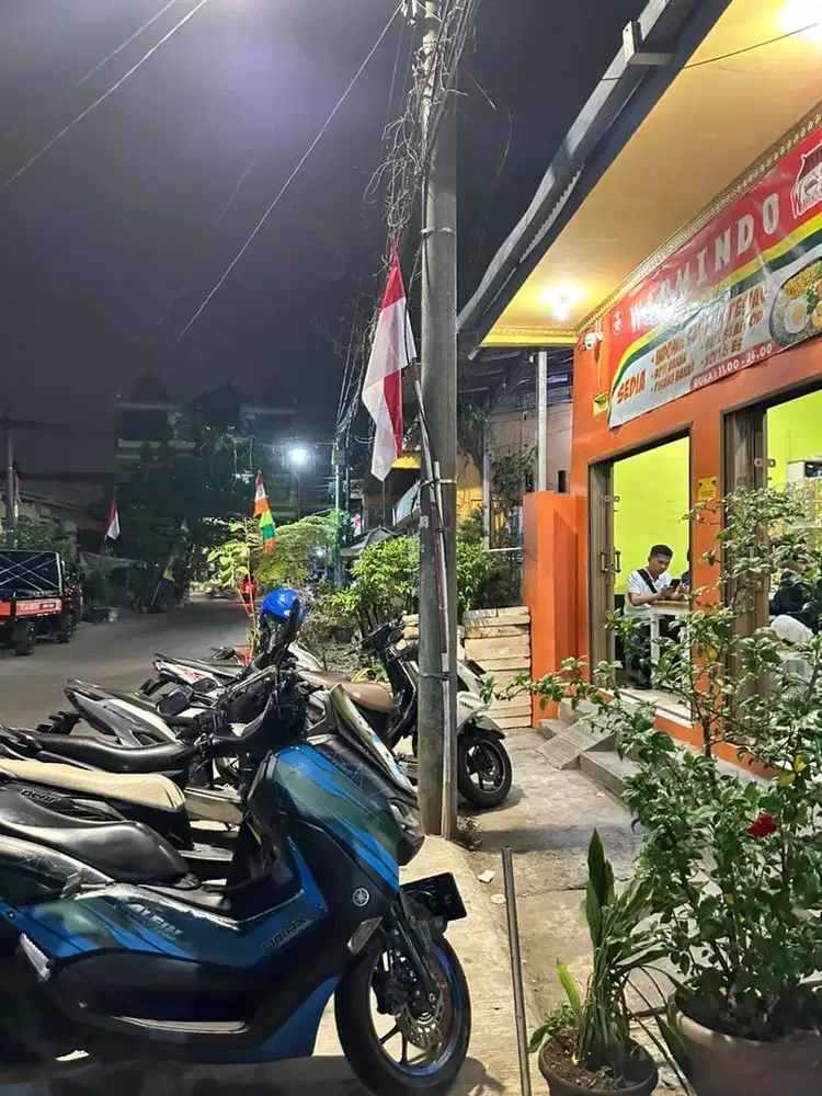 Lowongan Pekerjaan as Crew