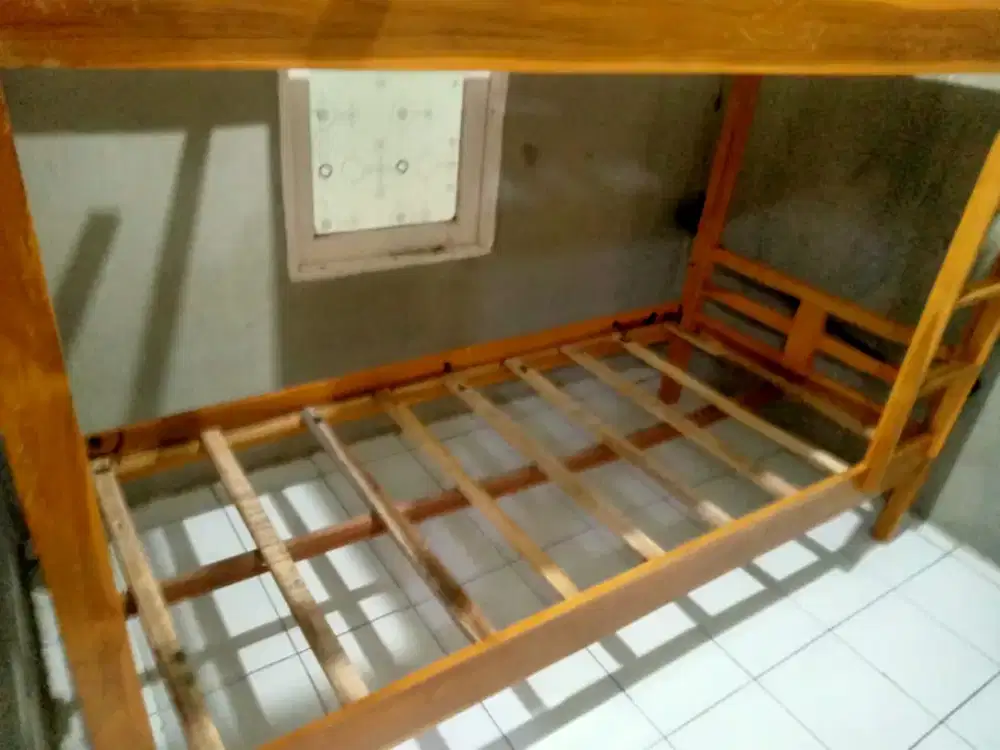 Tempat Tidur 2 Tingkat