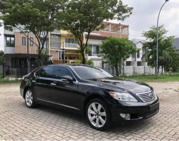 Lexus LS 460L 2011