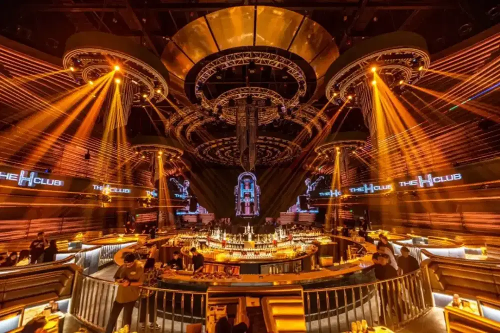 LOKER THERAPIST SPA AND CLUB