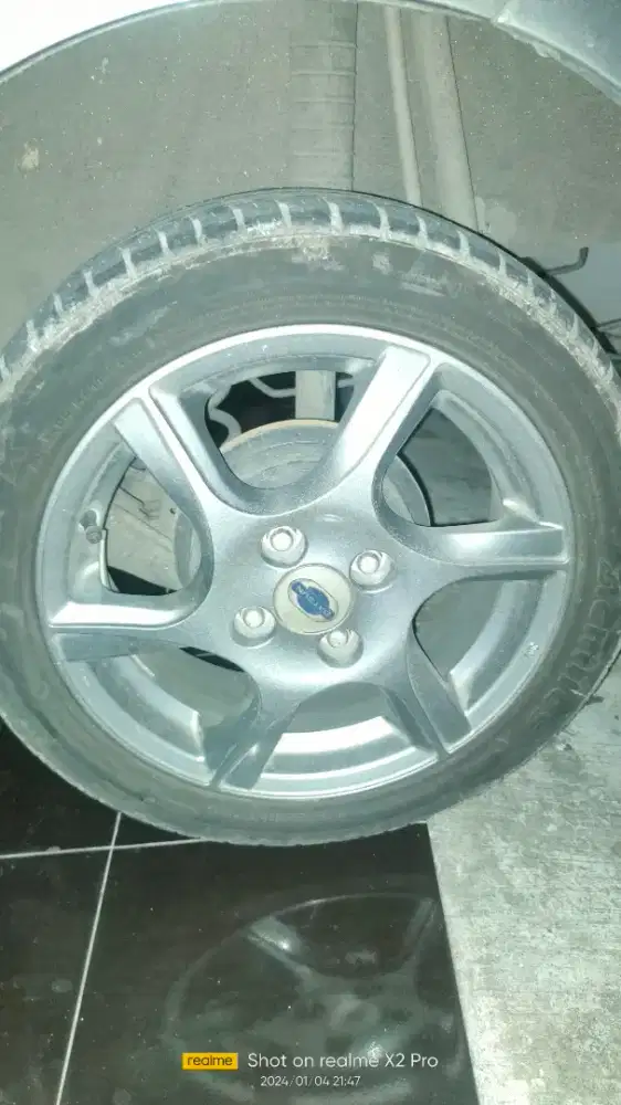 Velg datsun r15 pcd100 ban 2025 tebal yg 2 biji sisanya tipis