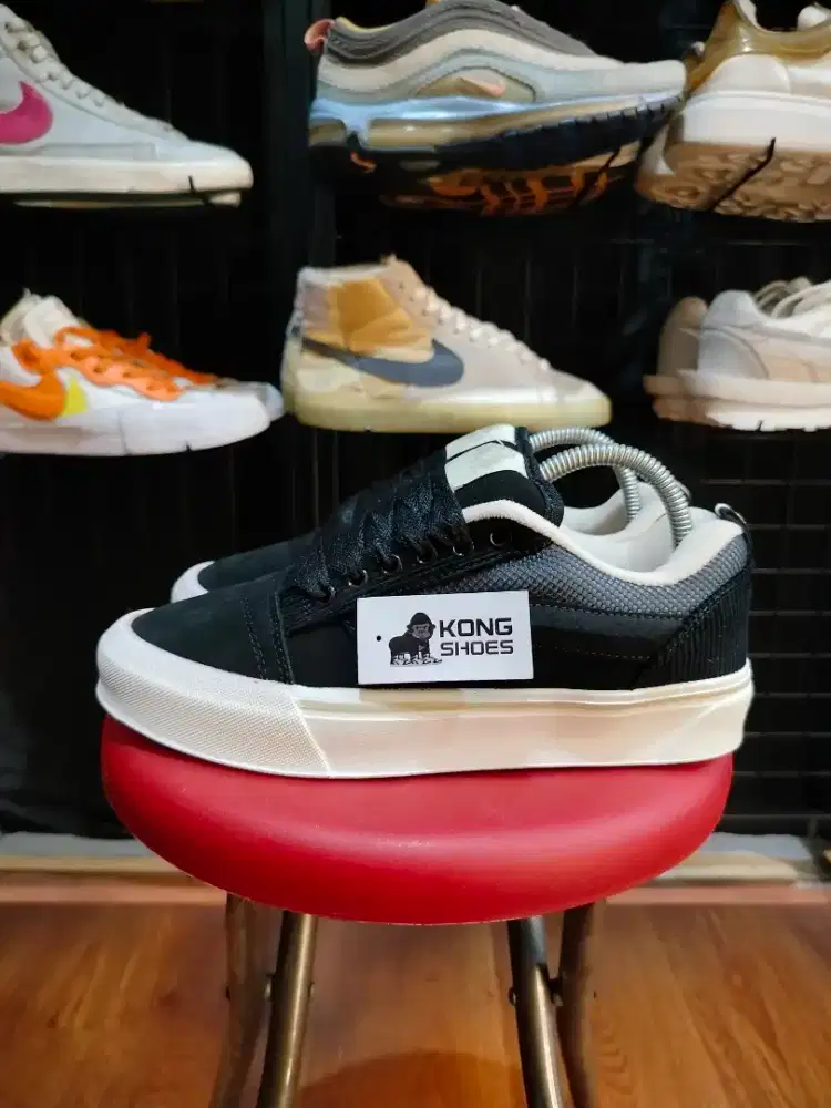 SEPATU VANS KNU SKOOL BLACK WHITE