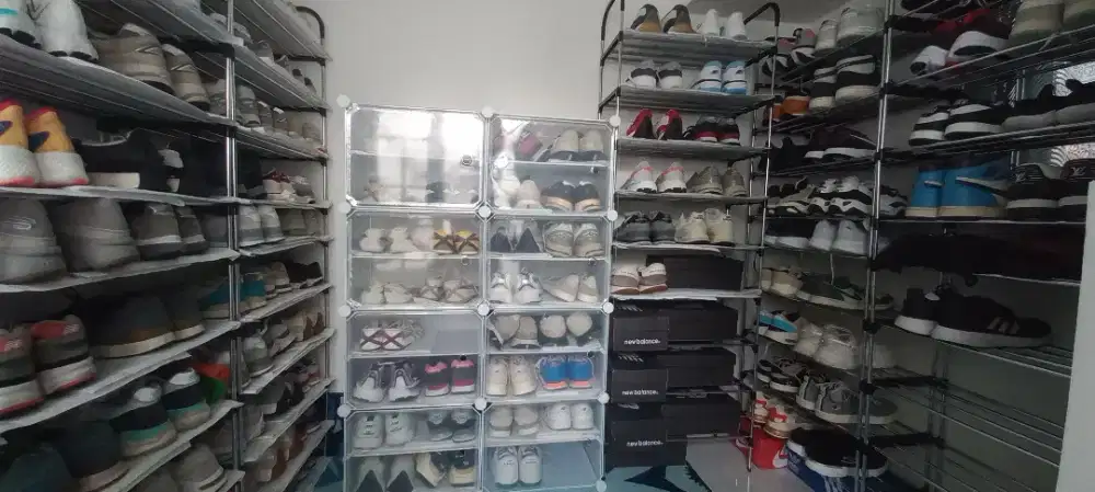 Sepatu branded bekas